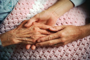 Benefits of Hiring a Caregiver through an Agency